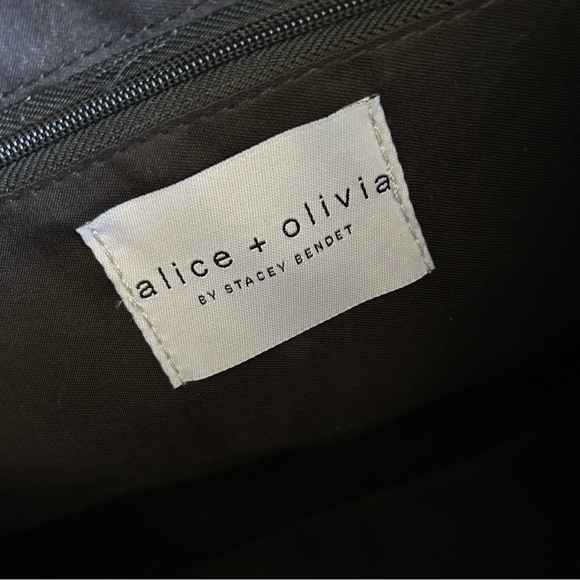 New Alice + Olivia Duffle Bag in Positano Stripe - Picture 9 of 15